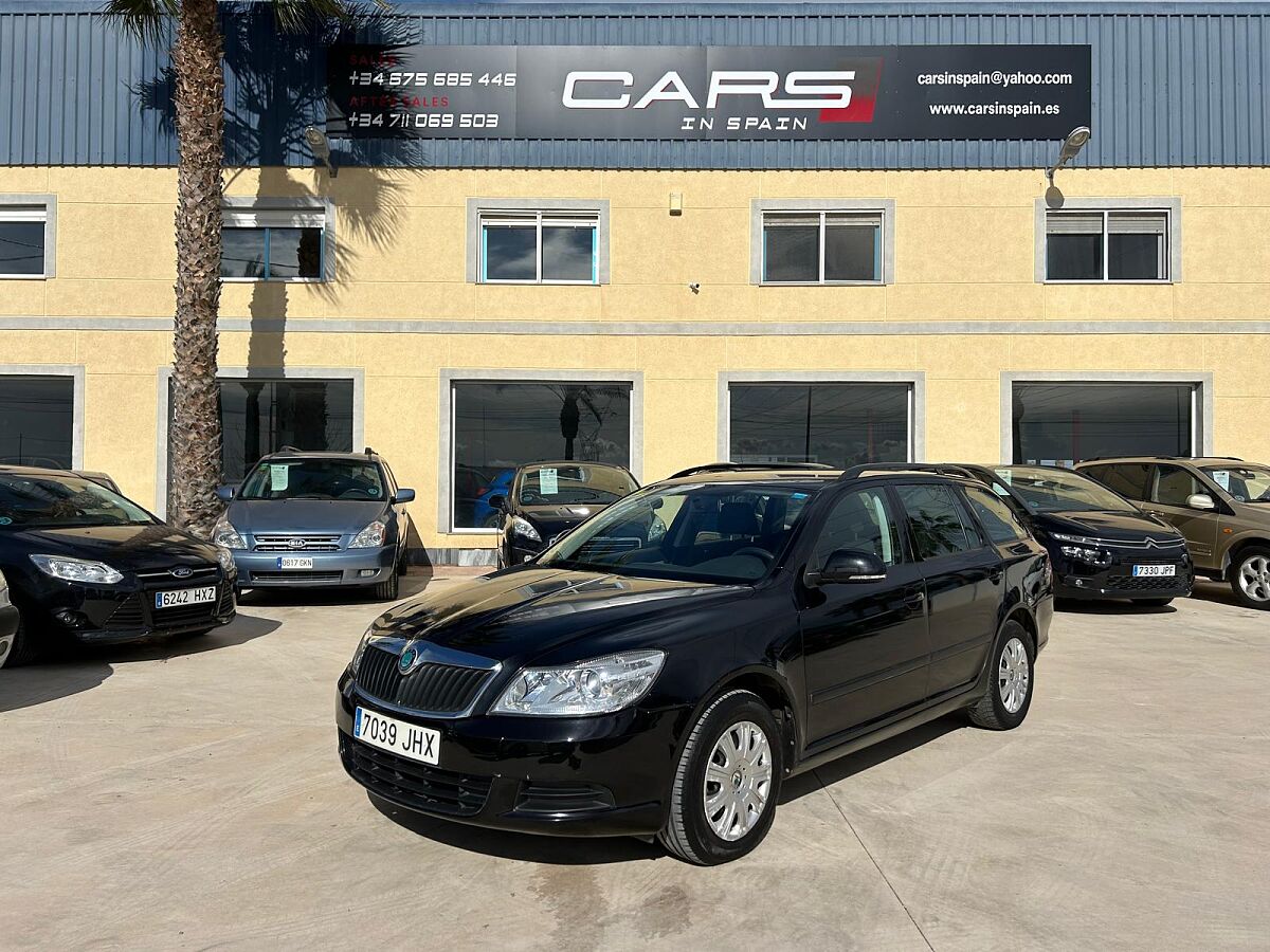 SKODA OCTAVIA AMBIENTE ESTATE 1.6 TDI AUTO SPANISH LHD IN SPAIN 80000 MILES 2011